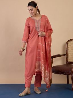 VredeVogel - Peach Embroidered Kurta with Pant and Dupatta
