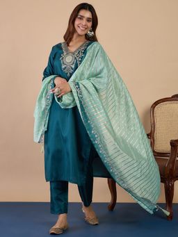 VredeVogel - Green Silk Blend Embroidered Kurta with Pant and Dupatta