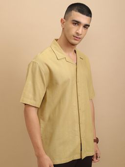 HIGHLANDER - Men Textured Solid Cuban Collar Relaxed Shirt
