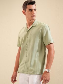 HIGHLANDER - Men Green Dobby Textured Relaxed Shirt