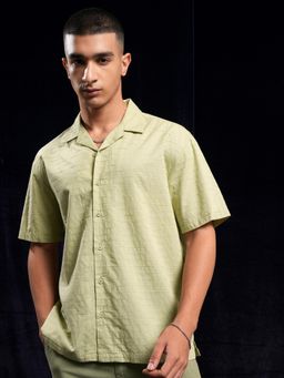 HIGHLANDER - Men Textured Green Cuban Collar Relaxed Shirt