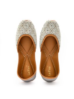 La Fiza - DIAMOND DUST - Metallic Silver Embroidered Juttis