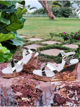 Misfit Panda - Solid-plain Gold Mariana Wedges
