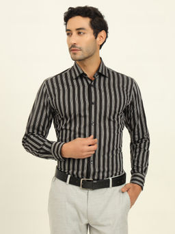 Metal - Men Black and Cream Slim Fit Formal Shirt