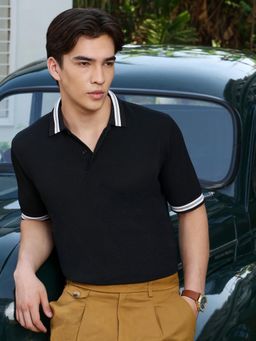 CAHOOT - Men Black Textured Regular Fit Half Sleeves Polo T-shirt