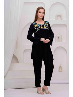 Gahan - Women Black Rayon Crush Kurti with Pant