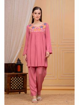 Gahan - Women Peach Rayon Crush Kurti with Pant