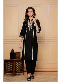 Gahan - Women Embroidery Black Kurta with Pant