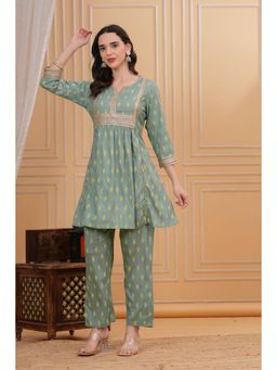 Gahan - Women Green Rayon Kurta with Pant