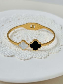 Designs & You - Stainless Steel Gold-Plated Bangle-Style Anti Tarnish Clover Bracelet