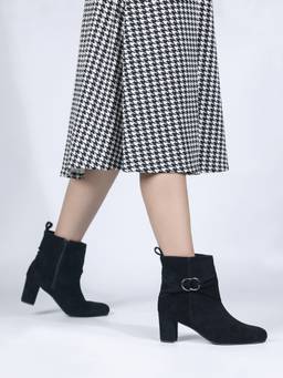 SHUZ TOUCH - Women Black Ruched Casual Boots
