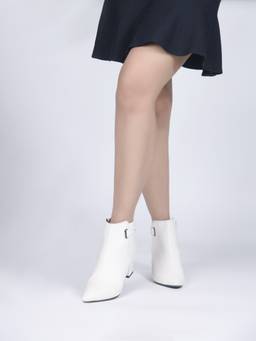 SHUZ TOUCH - Women White Buckle Strap Casual Boots
