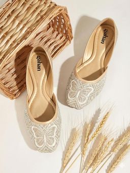 Gahan - Women Ethnic Mojaris with Soft Insole