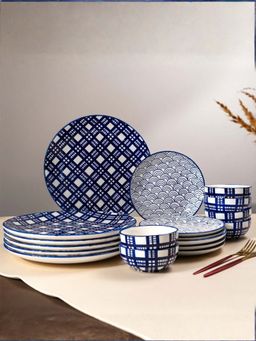 The Golden Theory - 18 Piece Blue & White Patterned Ceramic Dinner Set