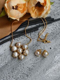 TOTAPARI - Pearl Blooms Jewellery Set