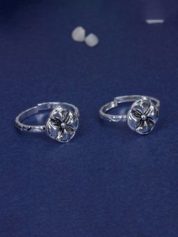 Praavy - 925 Oxidised Silver Triangle Adjustable Toe Ring