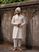 Off White color option, Currently selected