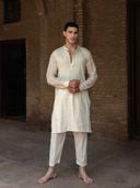 Off White color option, Currently selected