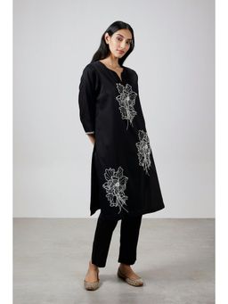 Pallavi Swadi - Perla Noir Kurta with Pant