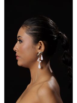 The Bling Girll - Black Dangle and Drop Earring