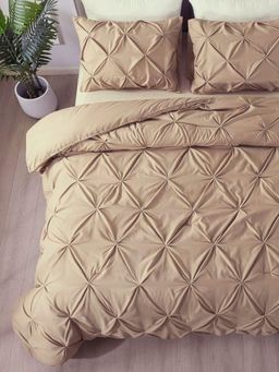 the White Moss - Marquis Pinch Pleat Sand Brown Ac Comforter King Size With 2 Pillow Covers (Double)