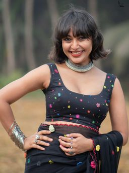 Suta - Black Round Neck Stitched Blouse