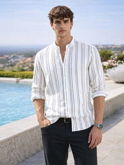 The Indian Garage Co - Men Relaxed Fit Stripes White Casual Shirt
