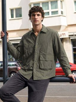 The Indian Garage Co - Men Relaxed Fit Solid Green Casual Shirt