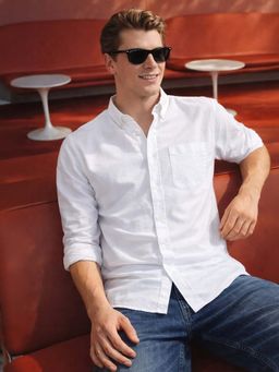 The Indian Garage Co - Men Slim Fit Solid White Casual Shirt