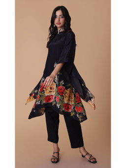 LABEL KALASHREE - Black Crepe Floral Print Kurta and Pant (Set of 2)