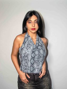 RISING AMONG - Black Lycra Sleeveless Crop Tops