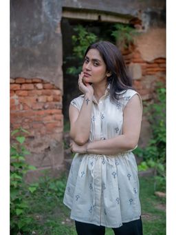 Sutra Art of Clothing - Off White Pure Cotton Gathered Shirt