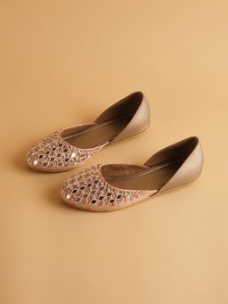 ERIDANI - Jena Embroidered Juttis