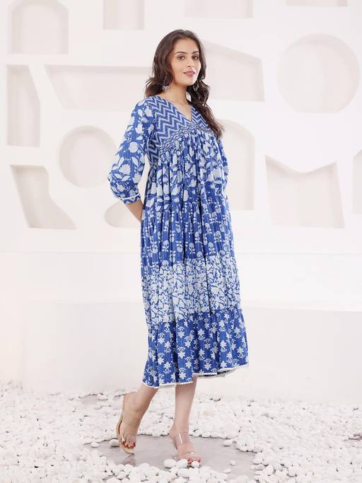 ralph lauren cotton seersucker dress RLX Women's Dress, Blue Mist/Ceramic White Size 4 Size:39½ (EU) / 6½ (US) / 5½ (UK) Geometric Green Patterned Long this dress is a whiplash