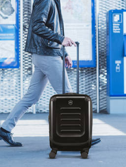 Victorinox - Carry On Trolley Bag, 29 Litres Polycarbonate Water Resistant Hardside Black (S)
