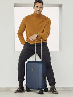 Victorinox - Carry On Suitcase, 33 Litres Polycarbonate Water Resistant Hardside Luggage Bag (S)