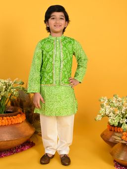 SAKA DESIGNS - Boys Green Bandhani Printed Cotton Kurta with Off White Pyjama (Set of 2)