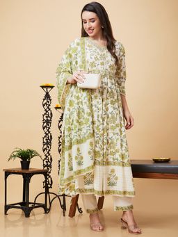 Globus - Women Green Floral Print Festive Belted Anarkali Kurta With Trouser & Dupatta (Set of 3)