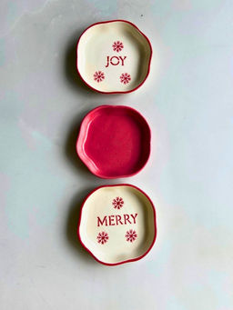 WEAVING HOMES - Multi-Color Xmas Dessert Plates (Pack of 3)