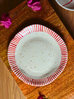 WEAVING HOMES - White Spiky Border Plate