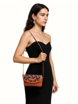 Hidesign - Genuine Leather Woodstock W2 Amber Sling Bag (M)