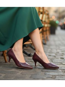 Pair ie Tales - Women Textured Pointed Toe Wine Pump Heels