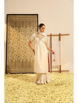 Sheetal Batra - Ivory Shahnawaz Straight Kurta with Lehenga and Dupatta (Set of 3)
