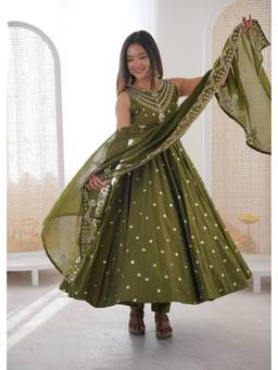 Wedani - Women's Embroidered Green Anarkali Kurta With Pant & Dupatta