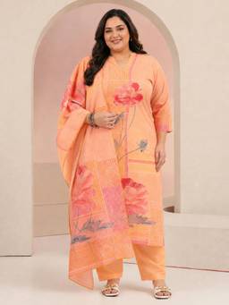 Extra love by Libas - Plus Size Peach Floral Printed Straight Kurta With Pant & Dupatta