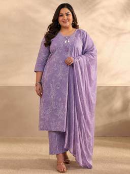Extra love by Libas - Plus Size Lavender Bandhani Printed Straight Kurta With Pant & Dupatta