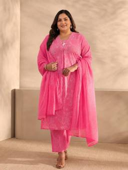 Extra love by Libas - Plus Size Pink Bandhani Printed Straight Kurta With Pant & Dupatta