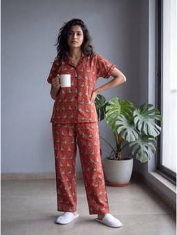 Bannos Swagger - Red Printed Collared Cotton Shirt with Pyjama for Women