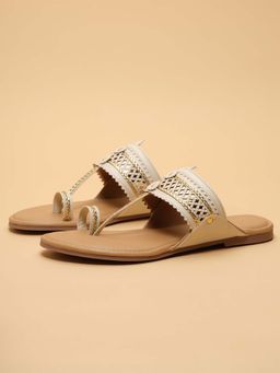 ERIDANI - Women Nirvika Off White Kolhapuri Flats
