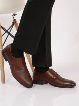 Teakwood - Men Tan Texture Leather Formal Lace-Up Derbies Shoes